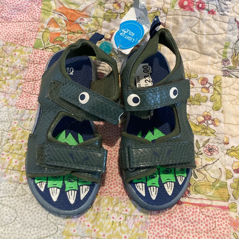 New Carter’s kids size 10 alligator sandals velcro blue and green